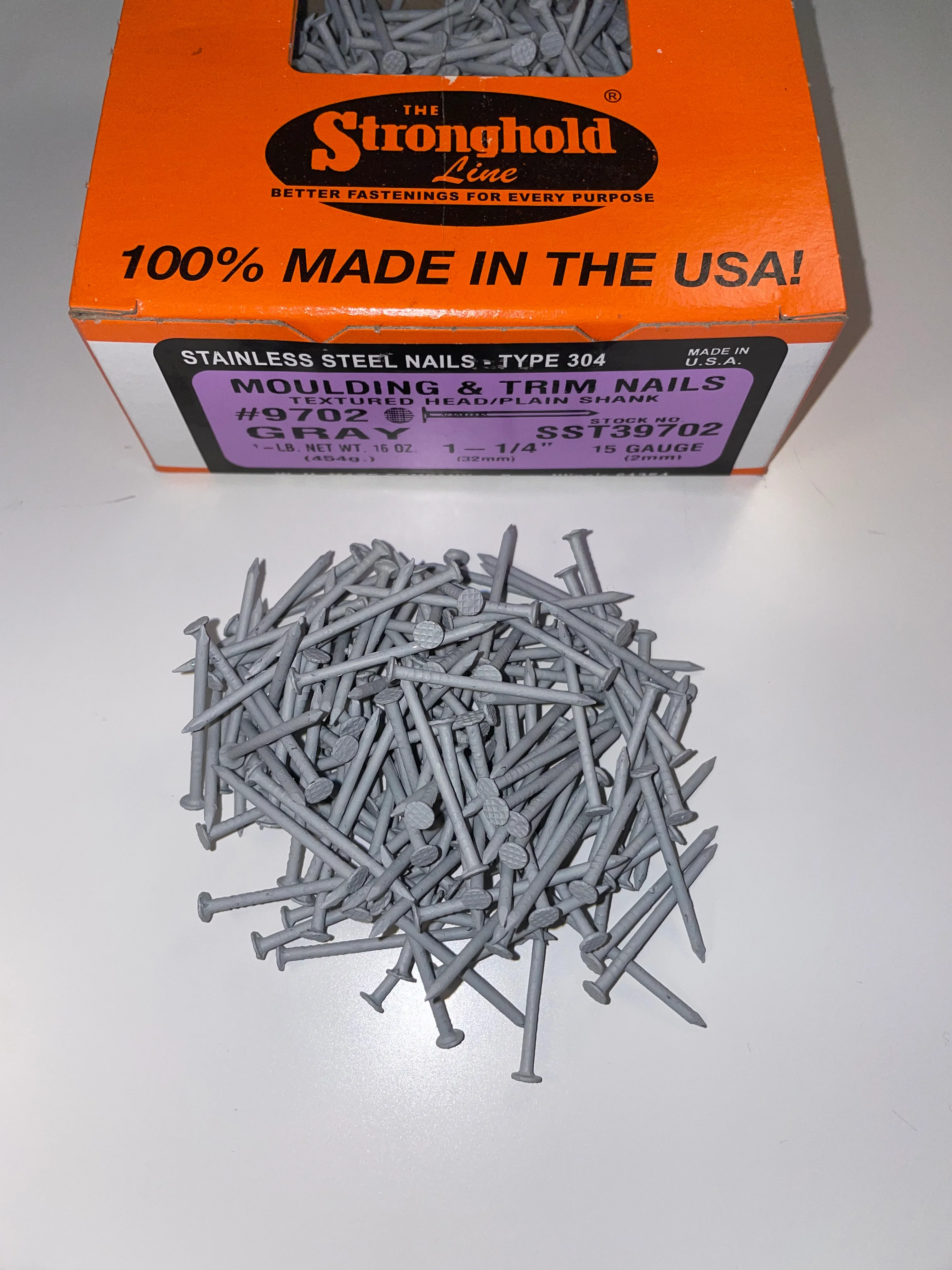 Stainless Steel Plain Shank Painted Trim Nails- 1lb - Image 5